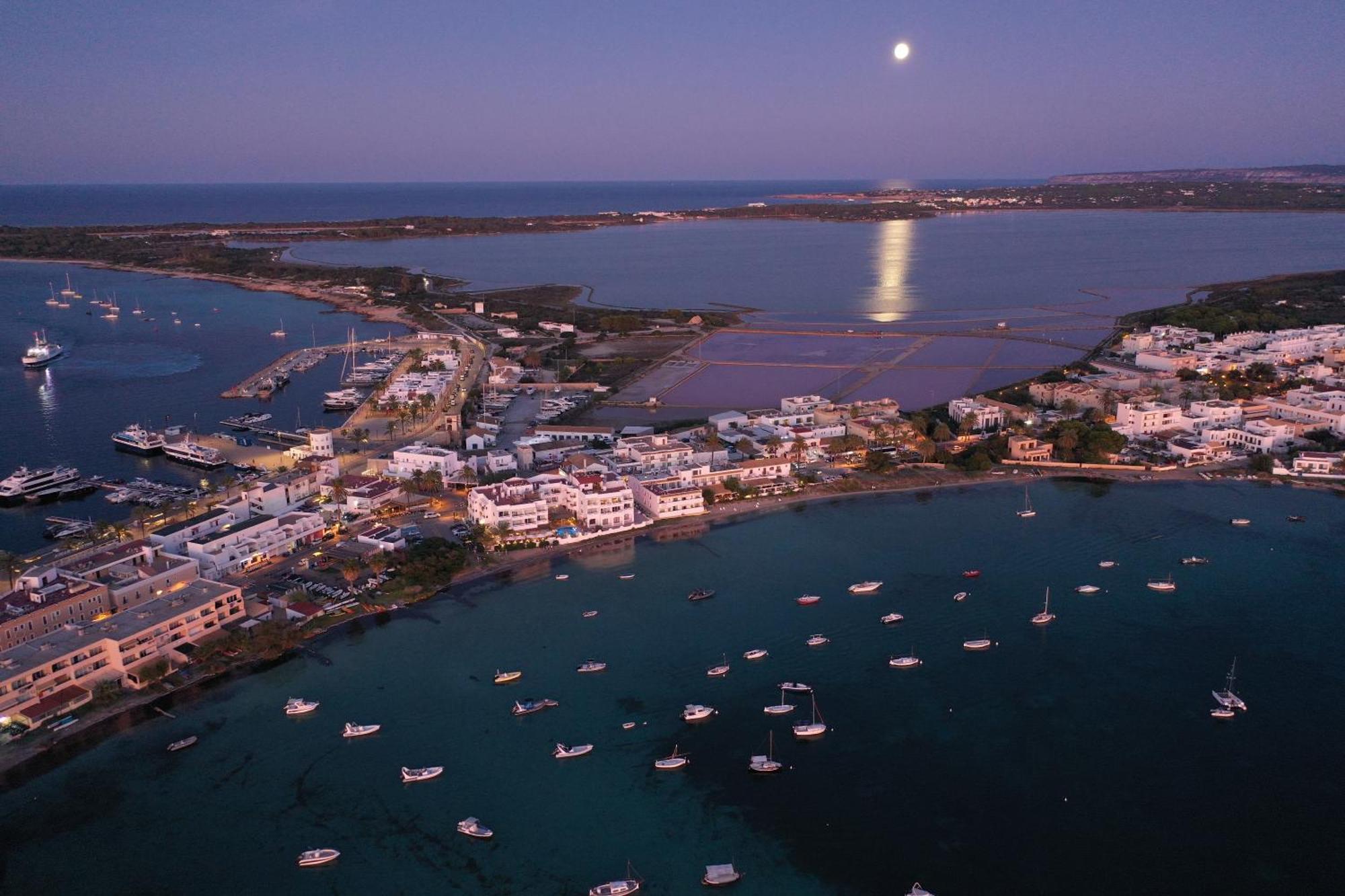 Sabina Suites - Astbury Formentera La Savina  Esterno foto